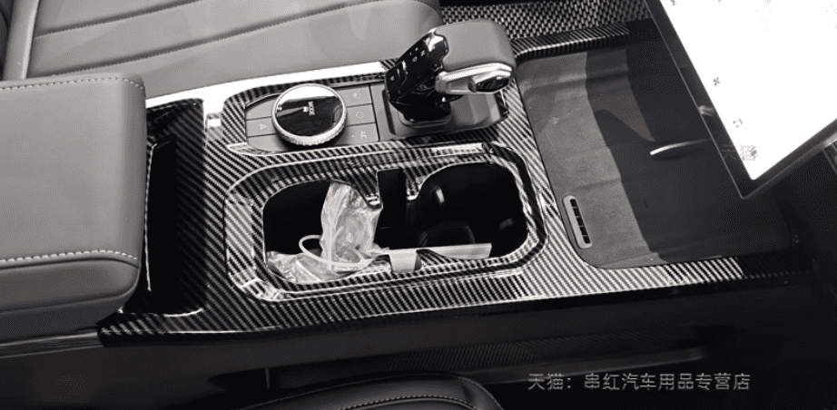 Xevaban.com ở 214 Giải Ph&oacute;ng l&agrave; đơn vị chuy&ecirc;n cung cấp phụ kiện oto, đồ chơi oto, phụ t&ugrave;ng oto, phụ kiện jaecoo j7, đồ chơi jaecoo j7,&nbsp;xevaban, 214 giải ph&oacute;ng, ốp nội thất jaecoo j7, ốp cần số jaecoo j7, ốp điều ho&agrave; jaecoo j7, trang tr&iacute; nội thất jaecoo j7.